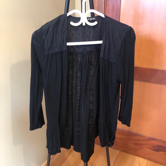 Black shrug size small - Picture 1 of 5